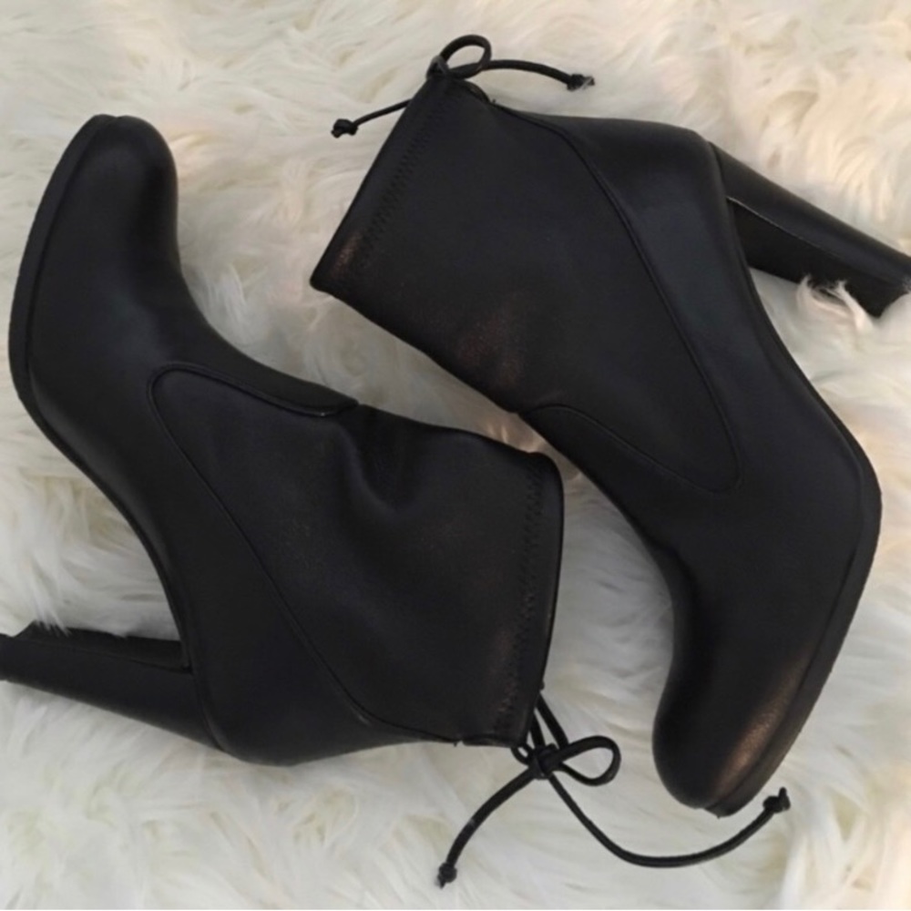 Stuart weitzman leather miggen ankle boot
